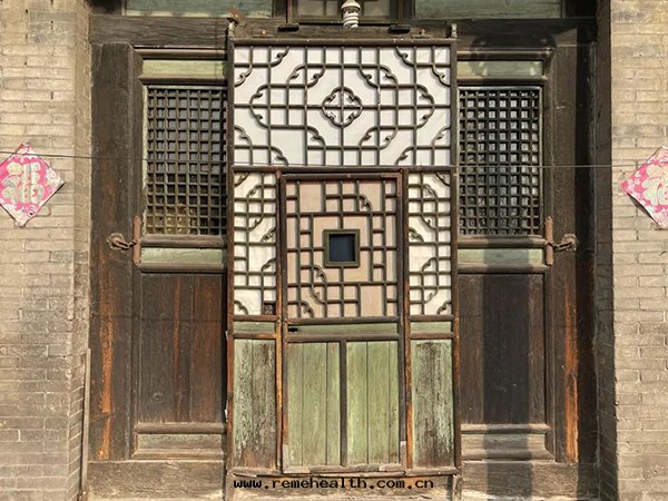 1684115792673753.jpg 图(tú) 山(shān)西(xī)呂梁(liáng)孝義县民(mín)居十(shí)字(zì)套(tào)方(fāng)格带如(rú)意(yì)紋隔扇(shàn)600.jpg